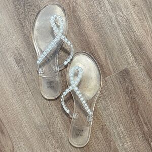 Flat clear beach sandel with pearls